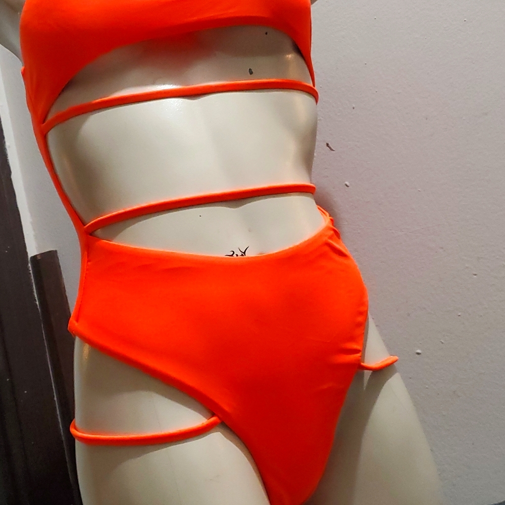 One piece - Picture 5 of 6